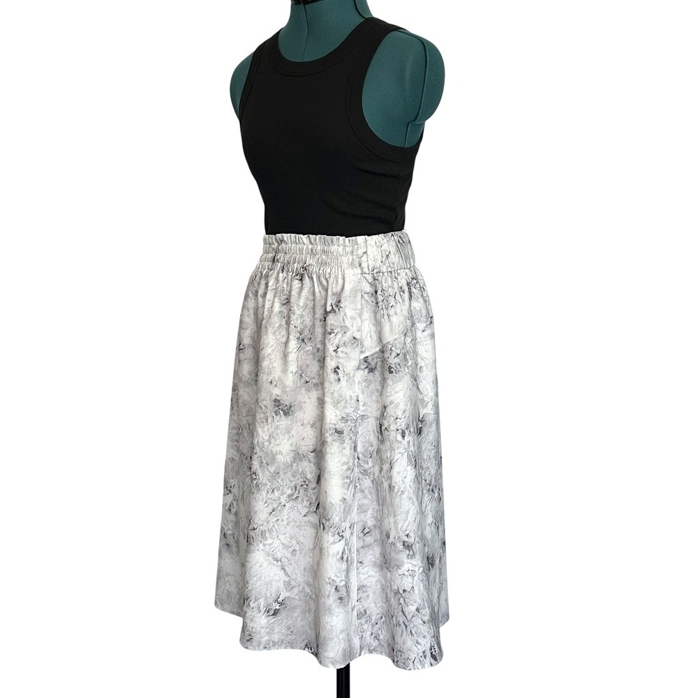 Lululemon Lightweight Pull-On Midi‎ Skirt Size 6 White Gray Marble Print A Line
